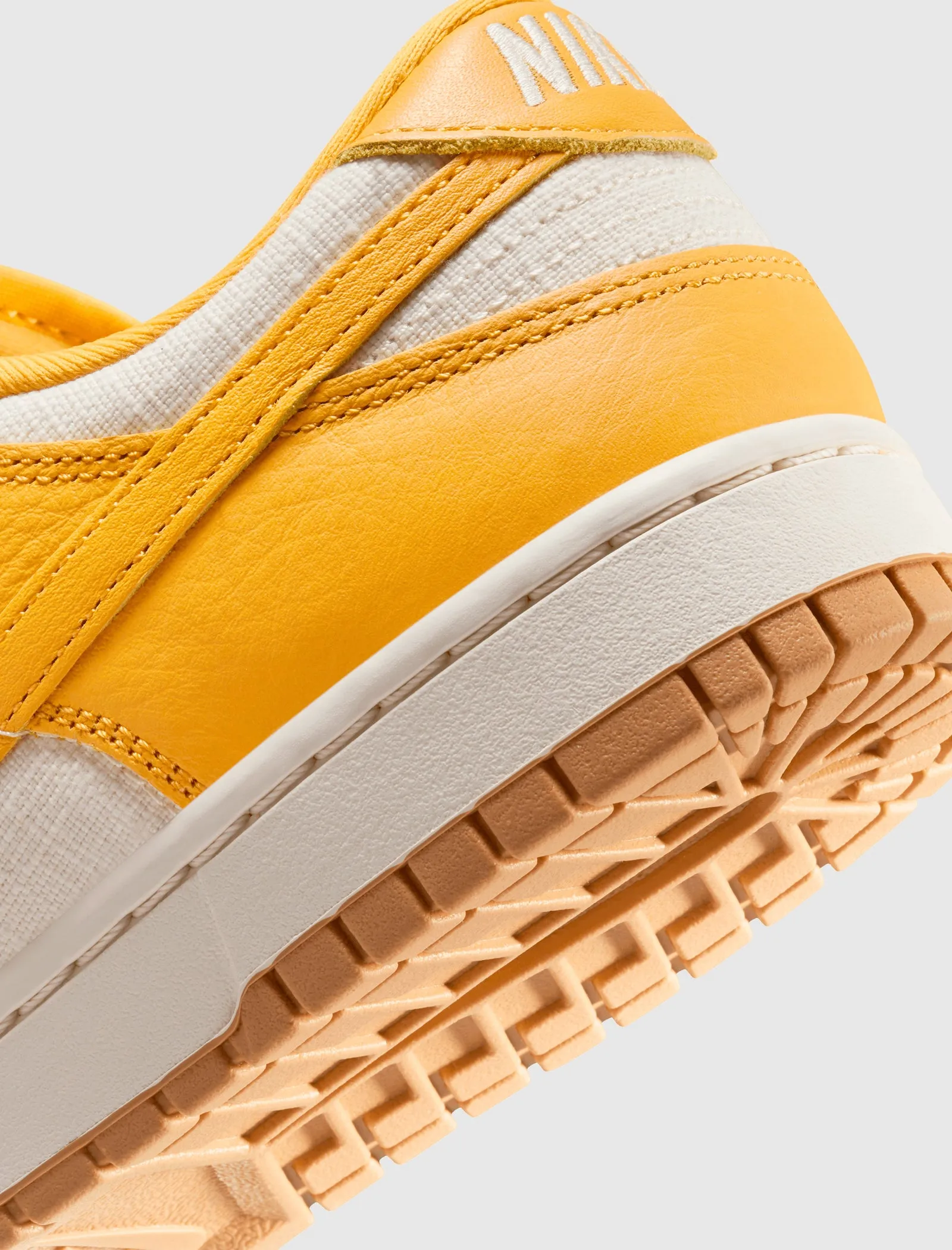 DUNK LOW UNIVERSITY GOLD