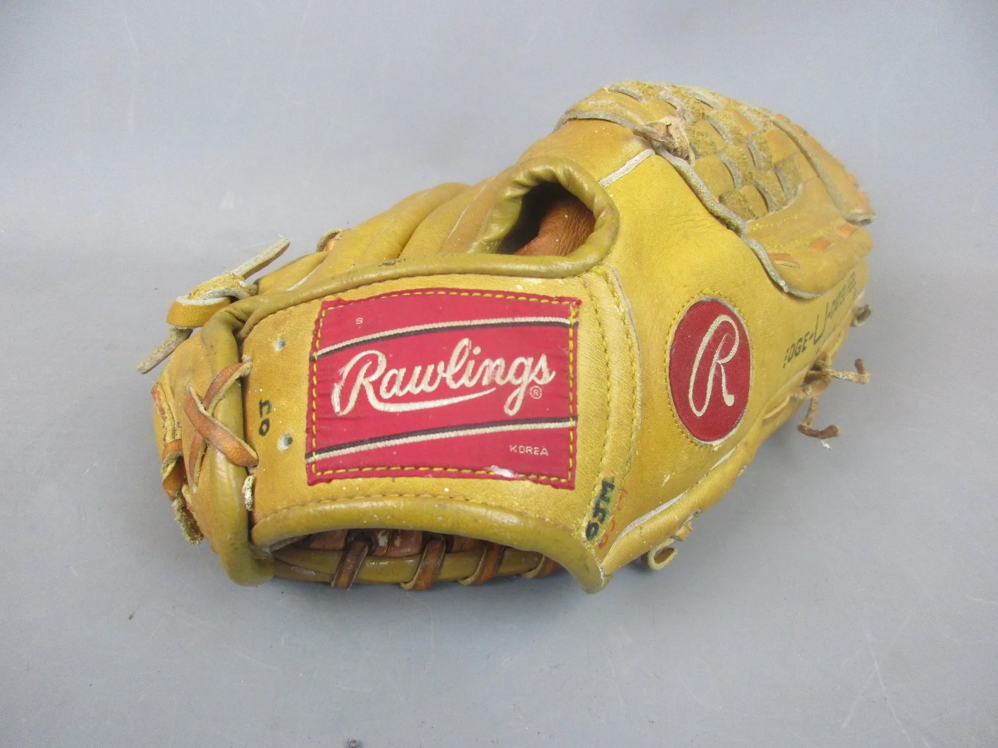 Hand Stitched Brown Leather Rawlings Baseball Glove Vintage c1970