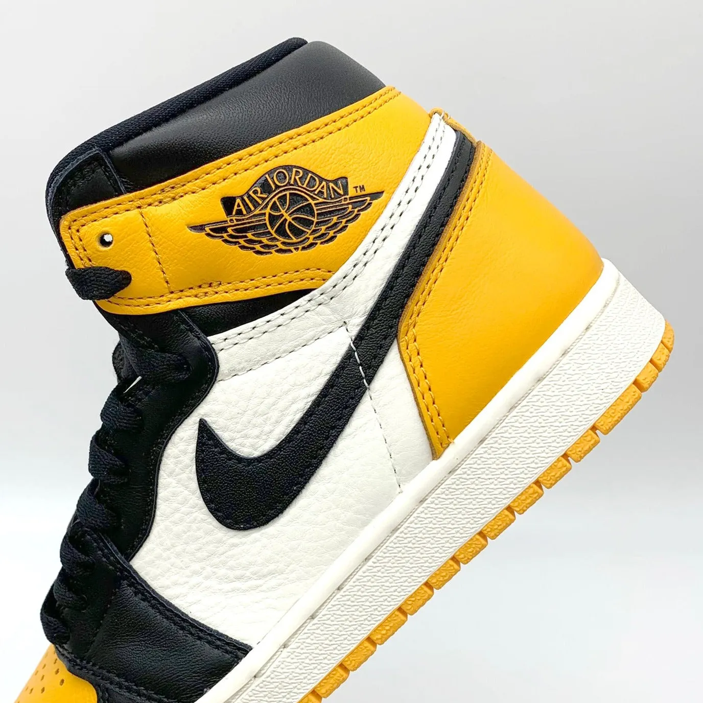 Jordan 1 Retro High OG Yellow Toe