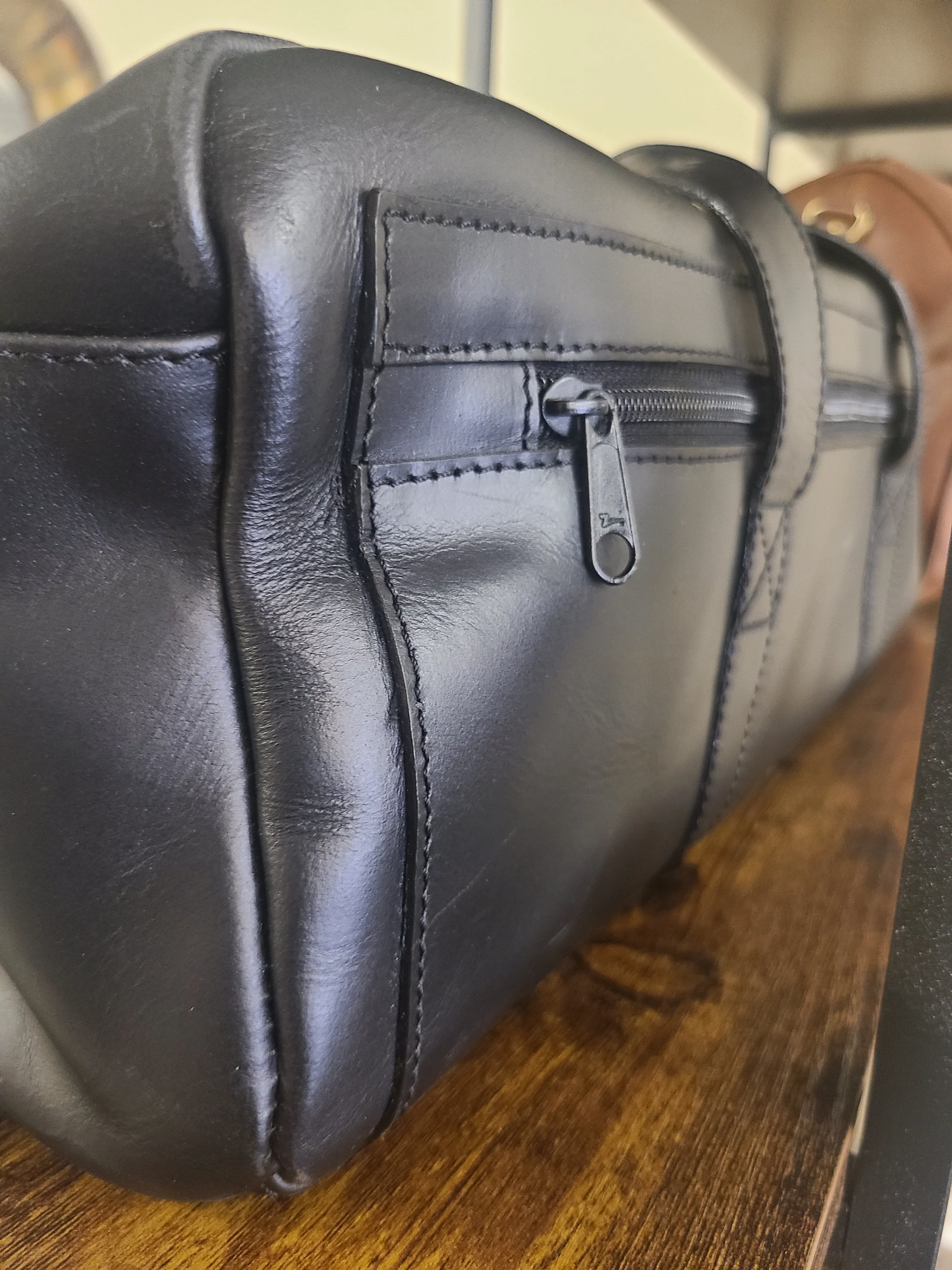 SLIM BLACK LEATHER CARRY-ON BAG