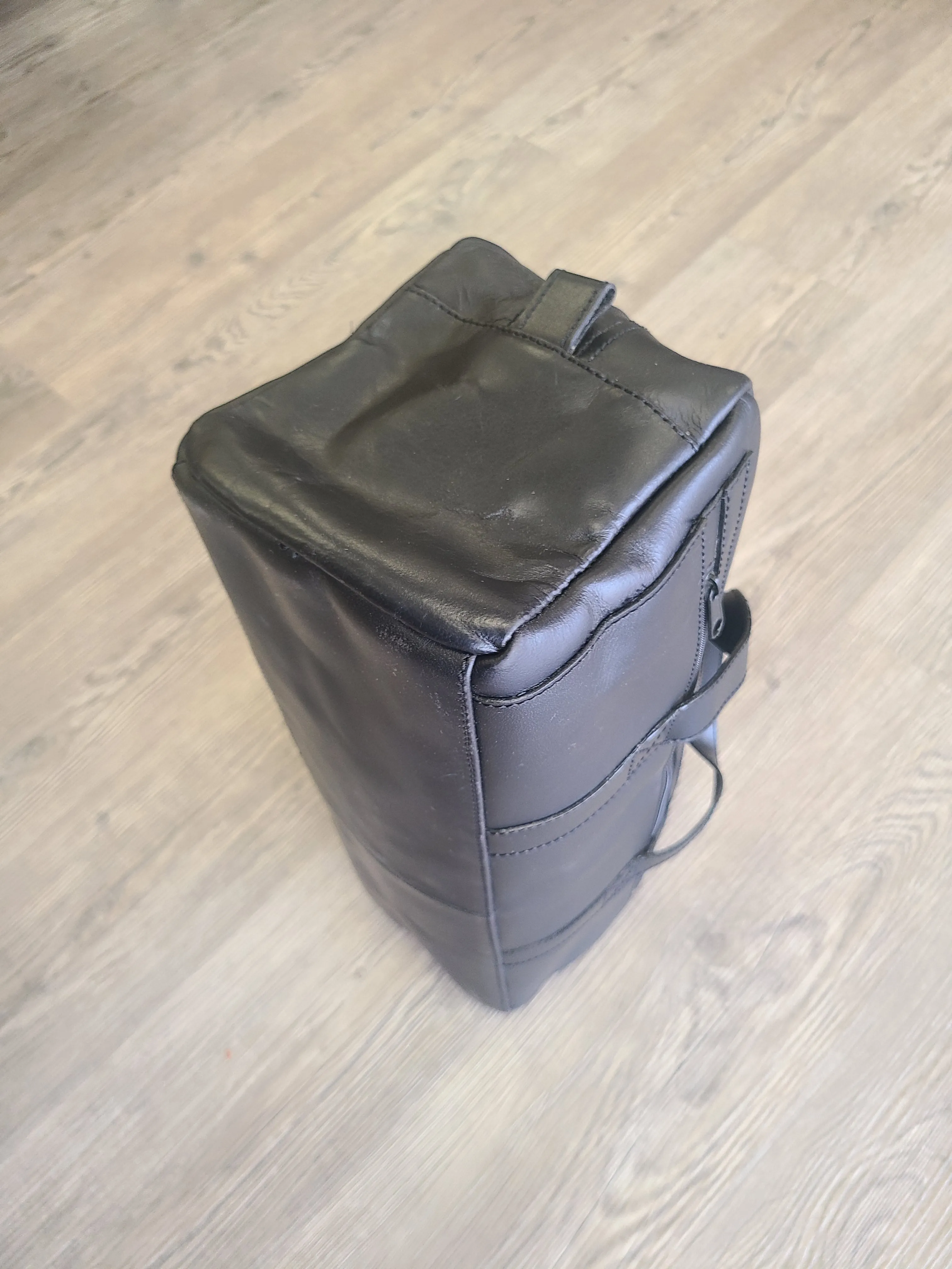 SLIM BLACK LEATHER CARRY-ON BAG