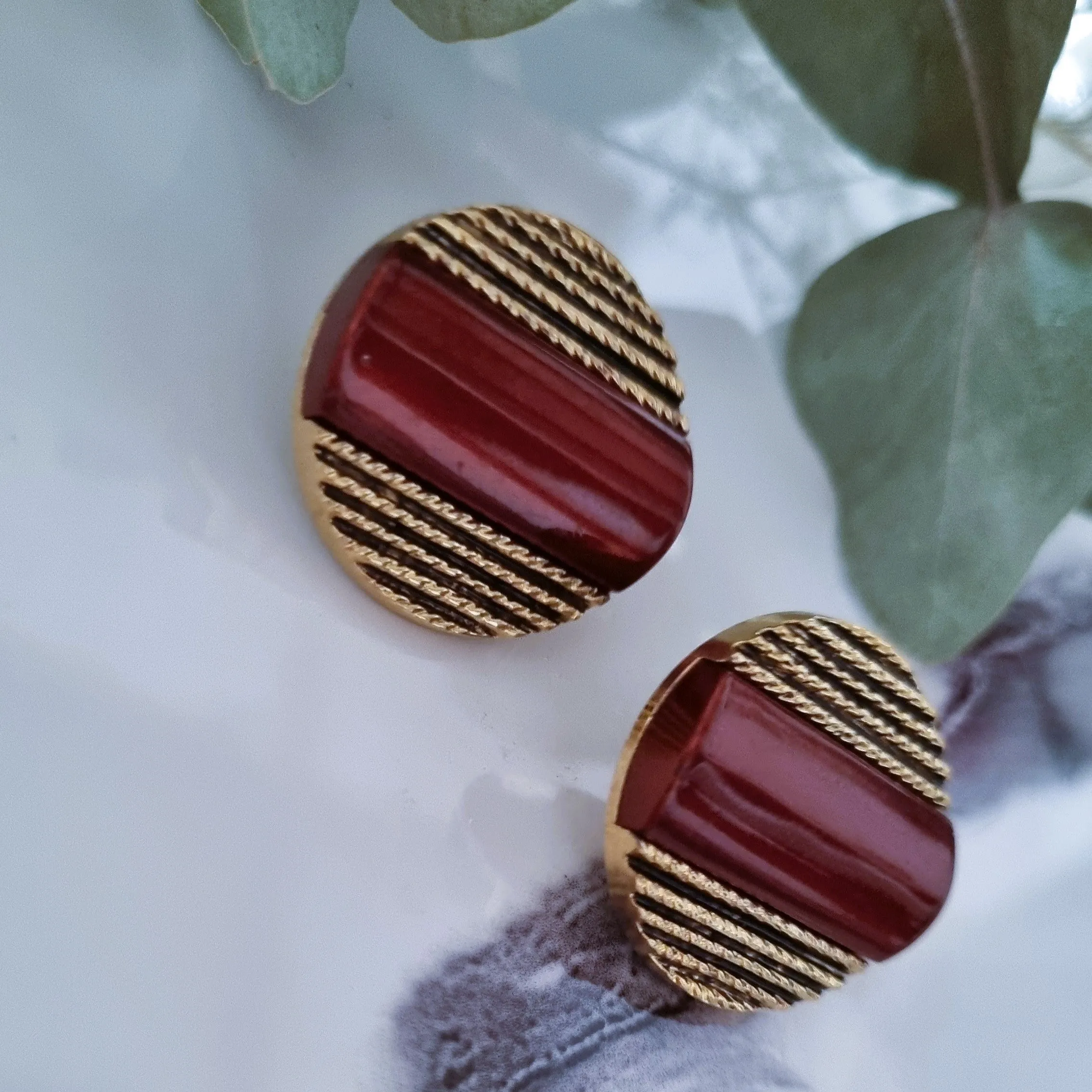 Vintage earrings - Brown on antique gold