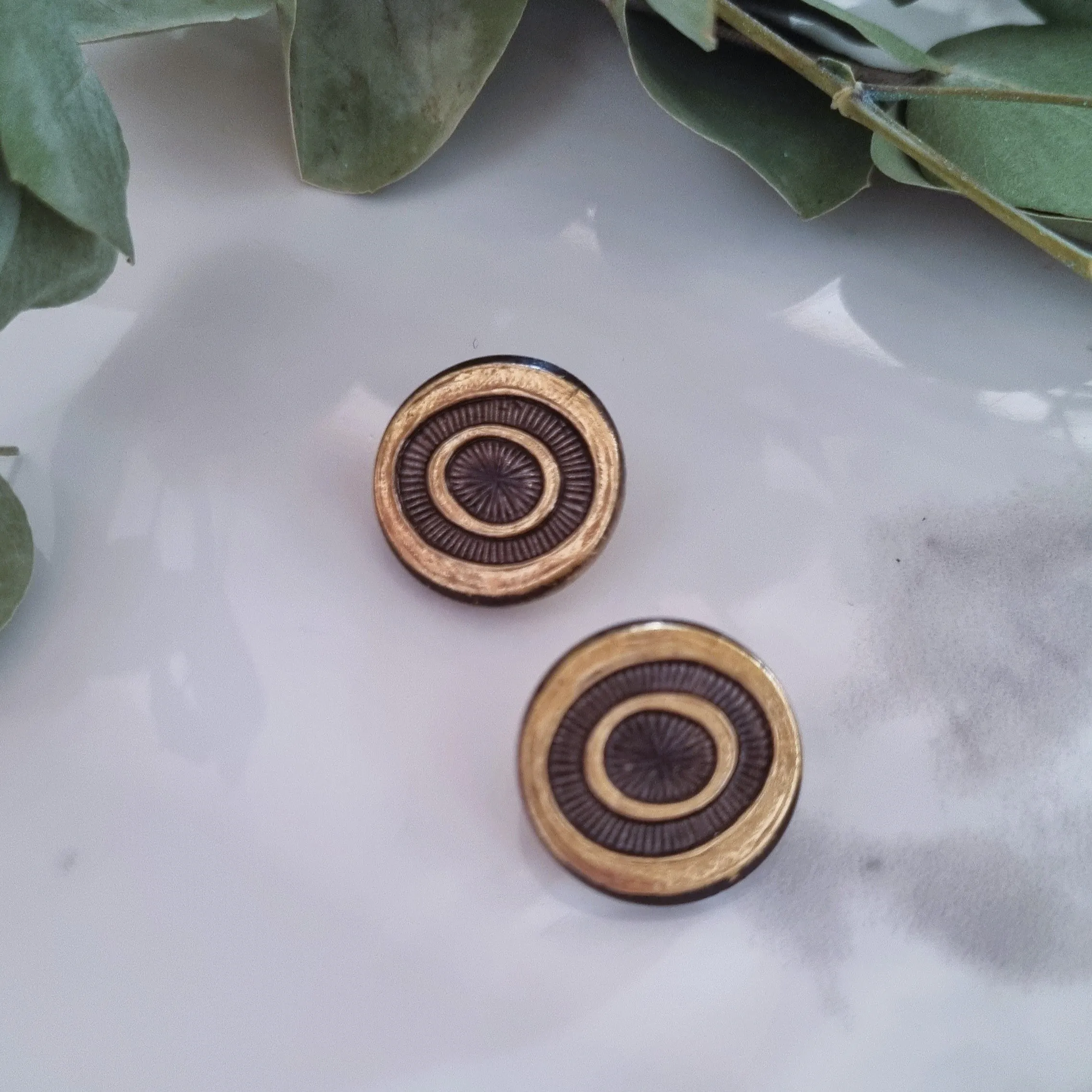 Vintage earrings - Gold on black